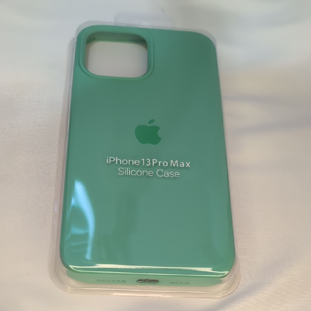 Apple iPhone 13 Pro Max Silicone Case - Light Green